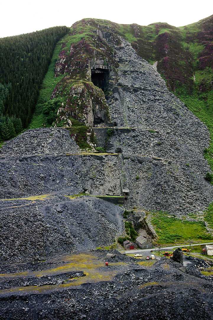 Aberllyfeni Slate mine3 1990, submitted by Dickie Bird on 14-03-2026.
© Richard Bird Aberllyfeni Slate mine3 1990